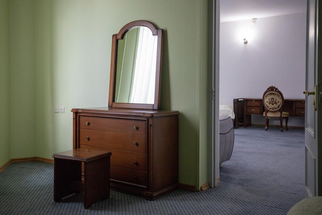 Leader Hotel Γκόρι Εξωτερικό φωτογραφία