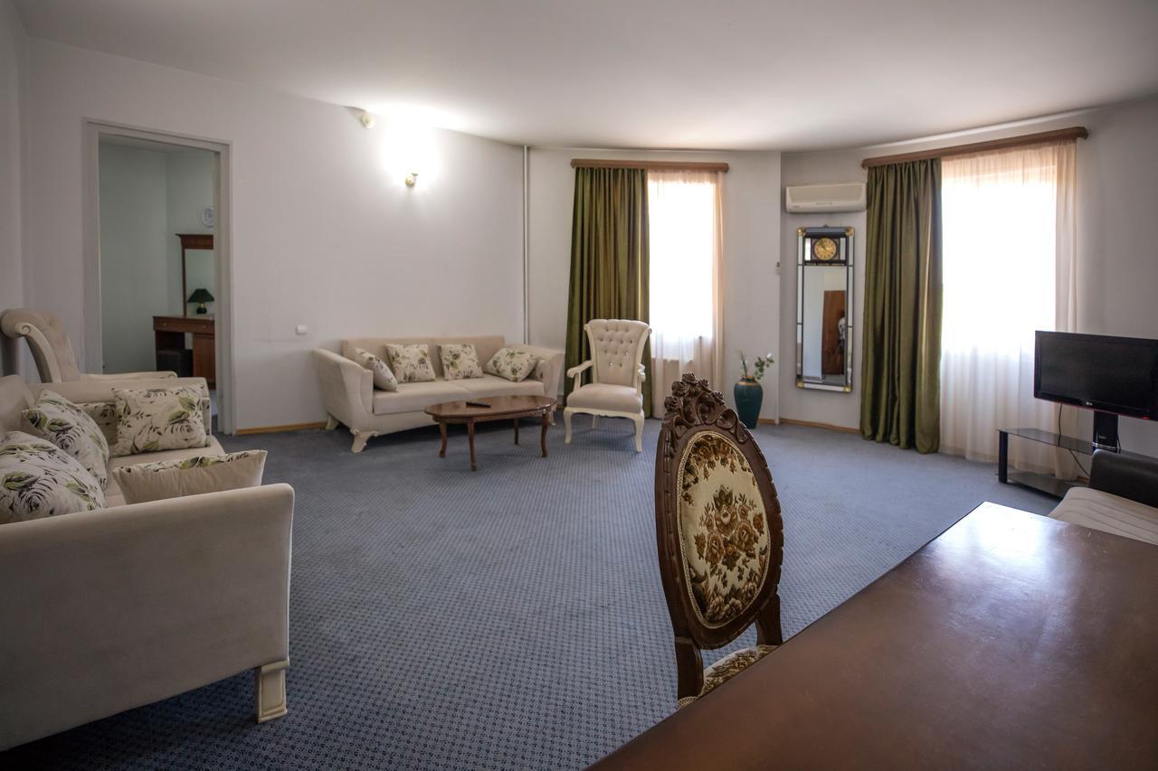 Leader Hotel Γκόρι Εξωτερικό φωτογραφία