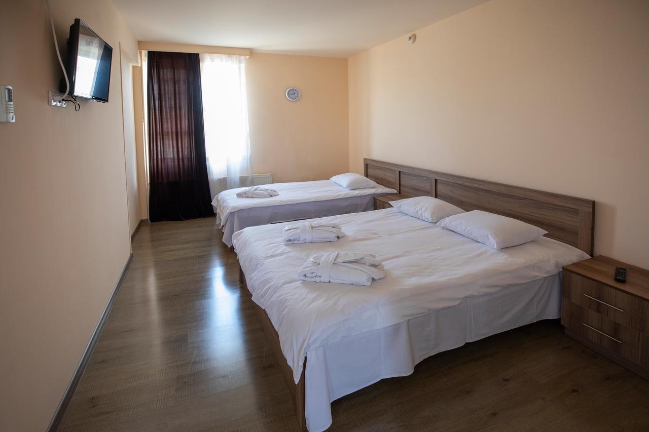 Leader Hotel Γκόρι Εξωτερικό φωτογραφία