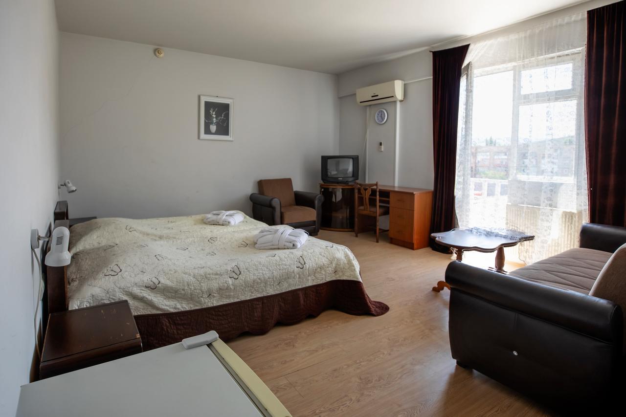 Leader Hotel Γκόρι Εξωτερικό φωτογραφία