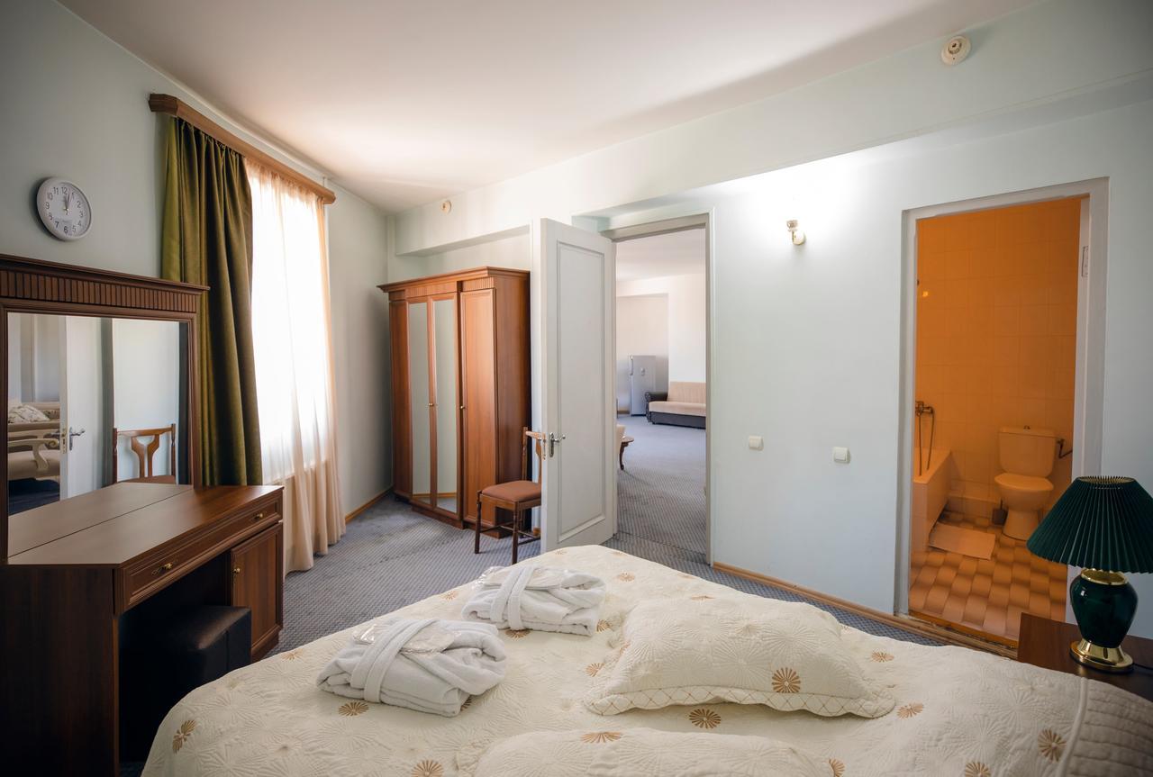 Leader Hotel Γκόρι Εξωτερικό φωτογραφία