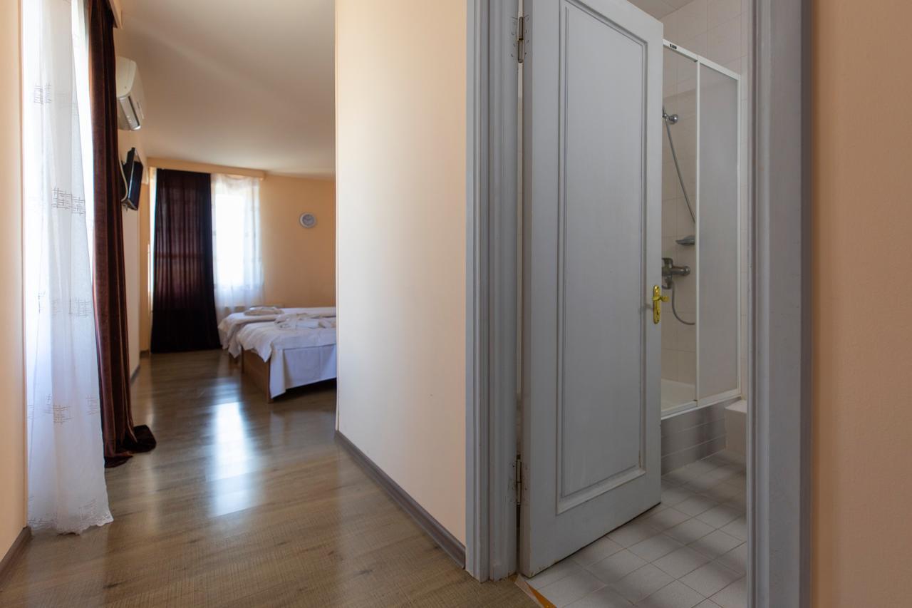Leader Hotel Γκόρι Εξωτερικό φωτογραφία