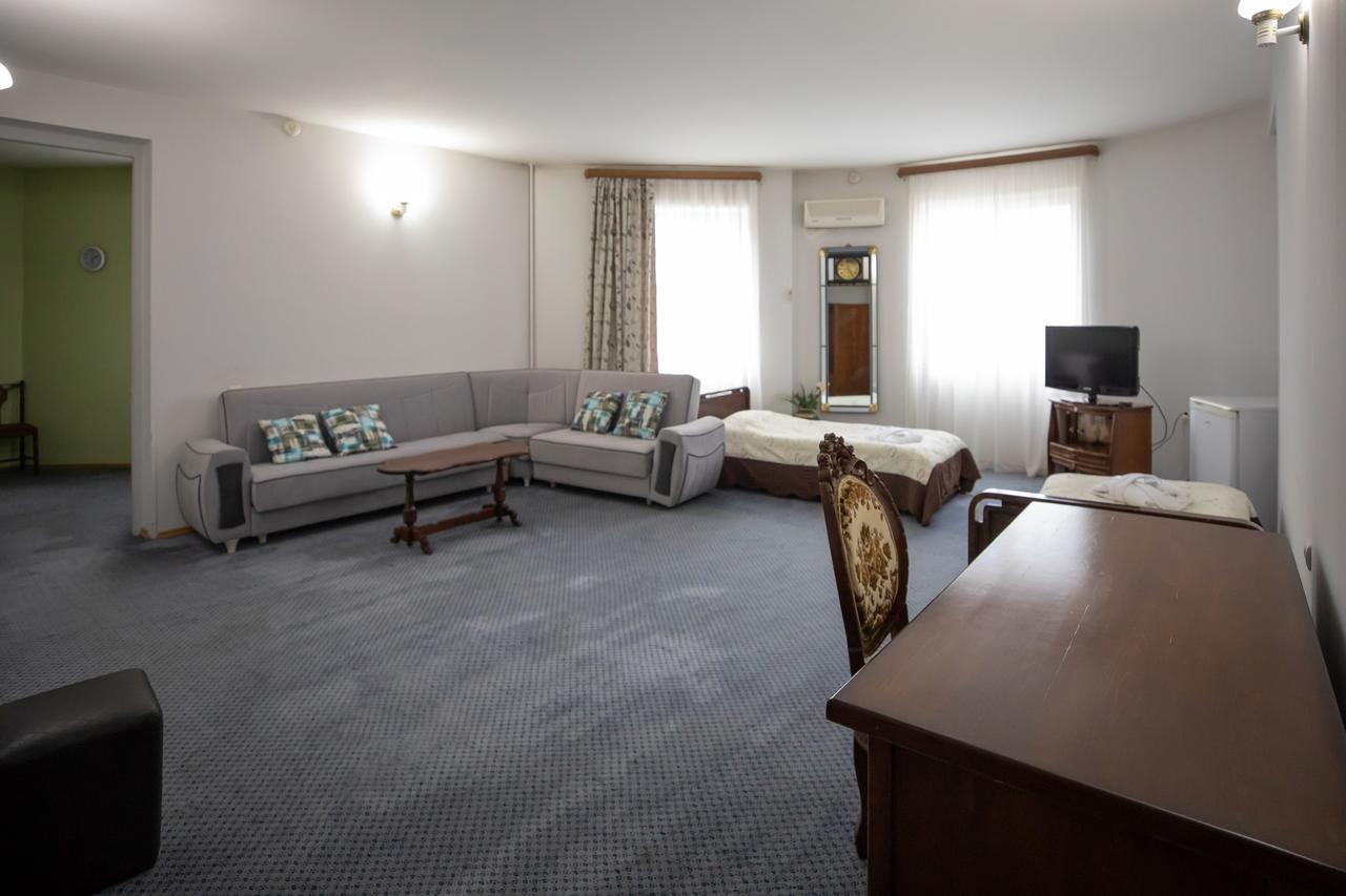 Leader Hotel Γκόρι Εξωτερικό φωτογραφία