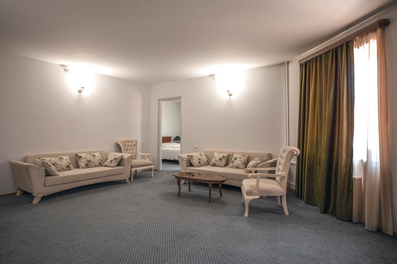 Leader Hotel Γκόρι Εξωτερικό φωτογραφία